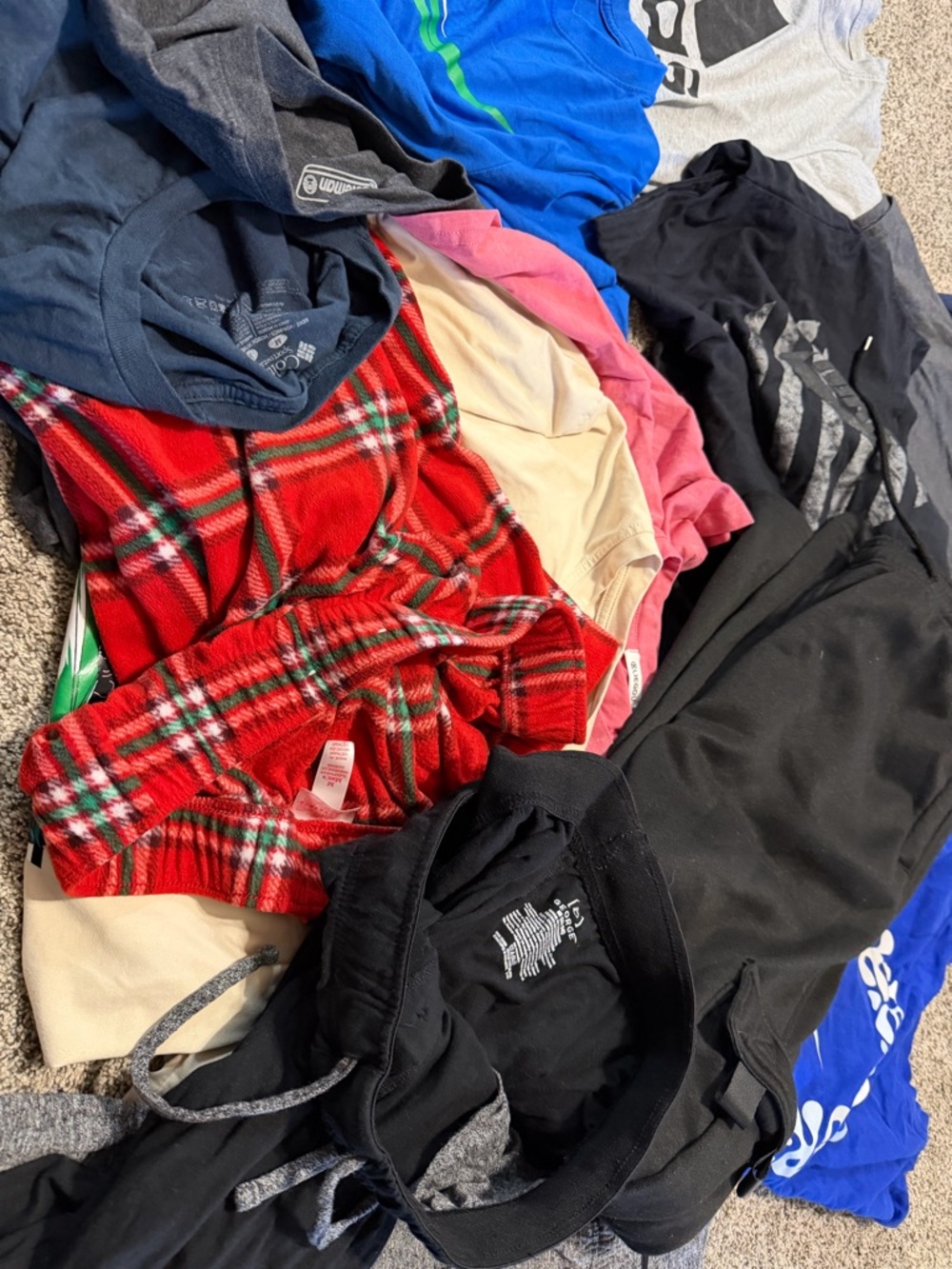 USED LOT OF MENS MEDIUM NIKE COLUMBIA TSHIRTS pants mixed - Picture 3 of 5